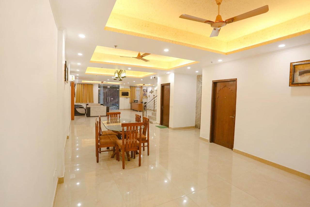Отель Fabexpress Taj Residency Near Yashobhoomi Convention Centre Дели Экстерьер фото