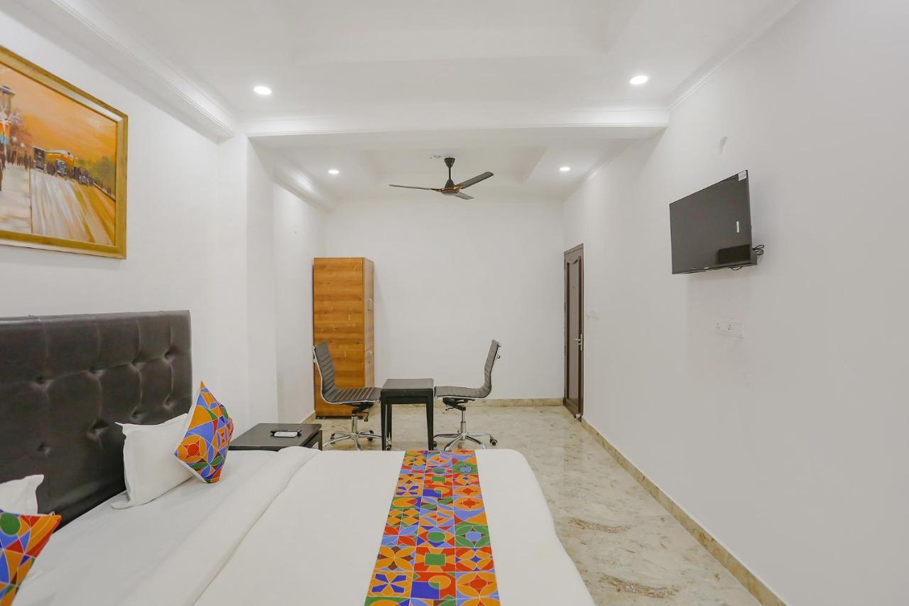 Отель Fabexpress Taj Residency Near Yashobhoomi Convention Centre Дели Экстерьер фото