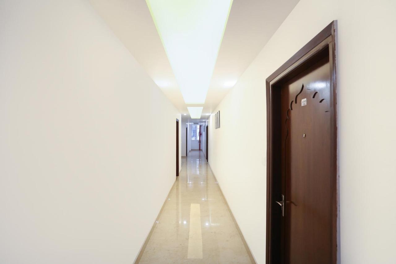 Отель Fabexpress Taj Residency Near Yashobhoomi Convention Centre Дели Экстерьер фото