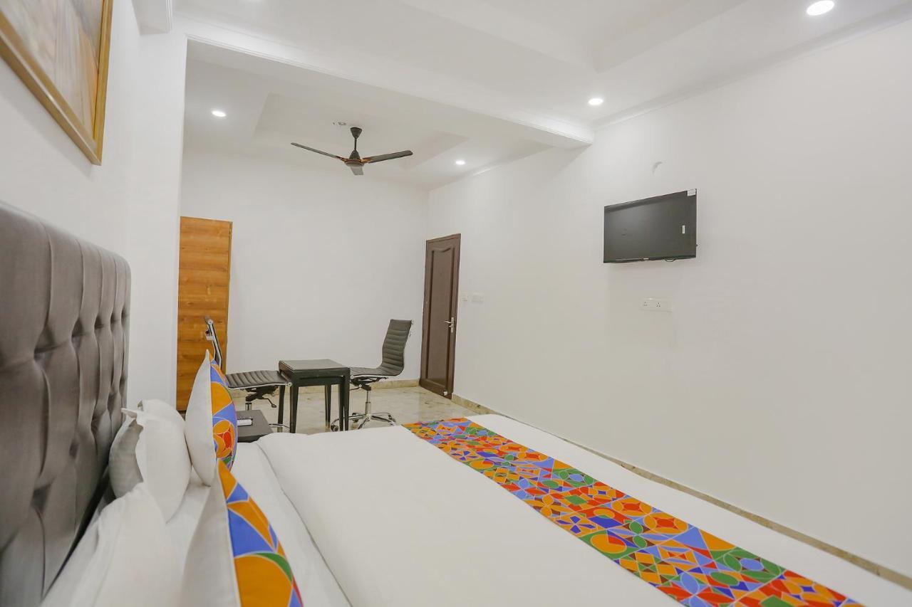 Отель Fabexpress Taj Residency Near Yashobhoomi Convention Centre Дели Экстерьер фото